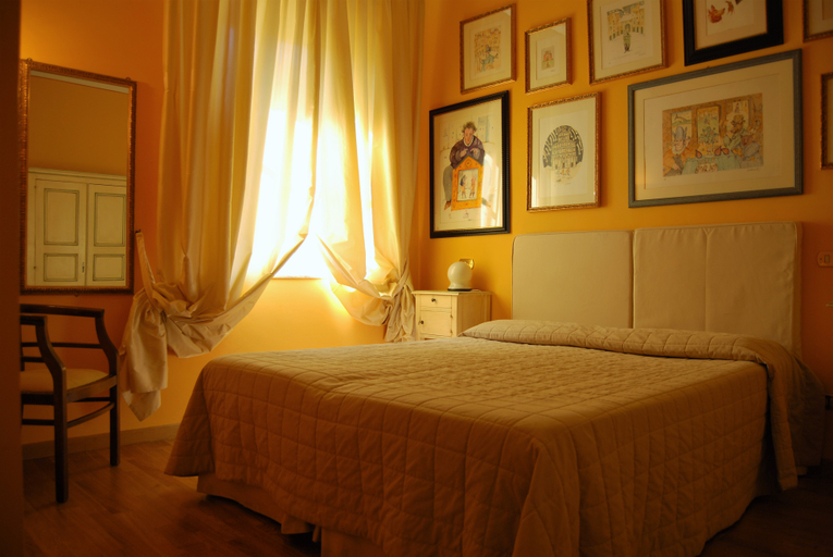 Bedroom 3, Albergo San Martino, Lucca