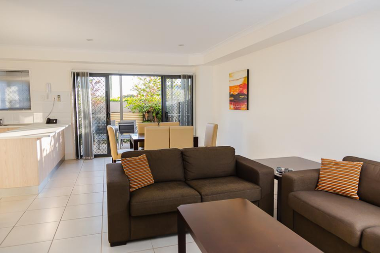 Exterior & Views 2, Gladstone Heights Executive Apartments, Gladstone