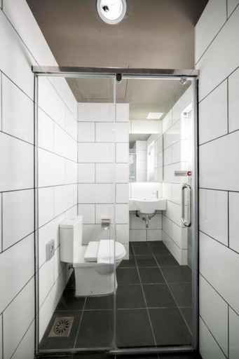 Bathroom 3, Tune Hotel Kuala Lumpur - PWTC, Kuala Lumpur