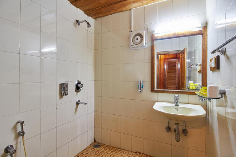 Bathroom 3, Sterling Woods N` Spice, Thekkady, Theni