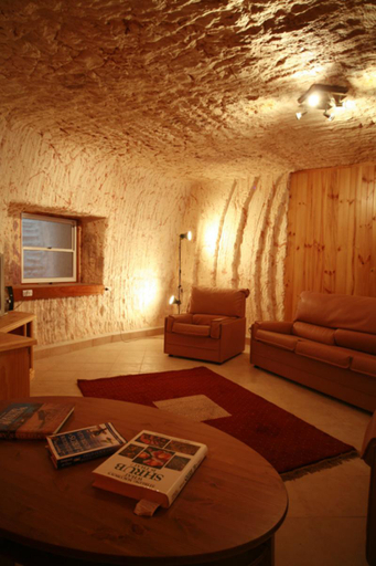 Exterior & Views 2, Down to Erth Bed and Breakfast, Coober Pedy