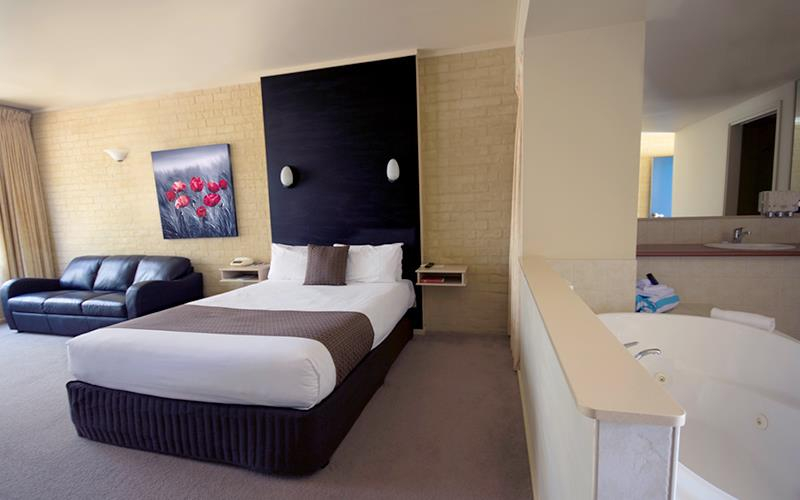 Bedroom 4, BEST WESTERN PLUS Madison Spa Resort, Murray