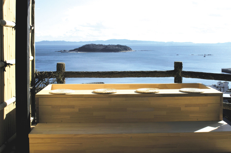 Kirakankou Hotel, Kira