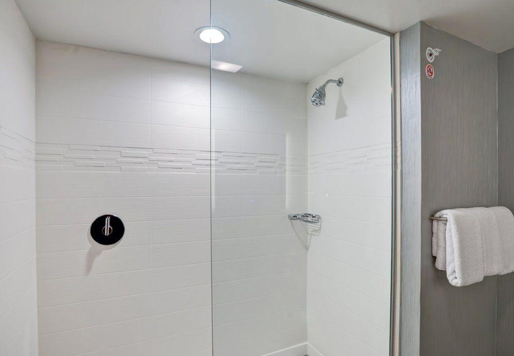 Bathroom 5, Residence Inn Hamilton, Mercer