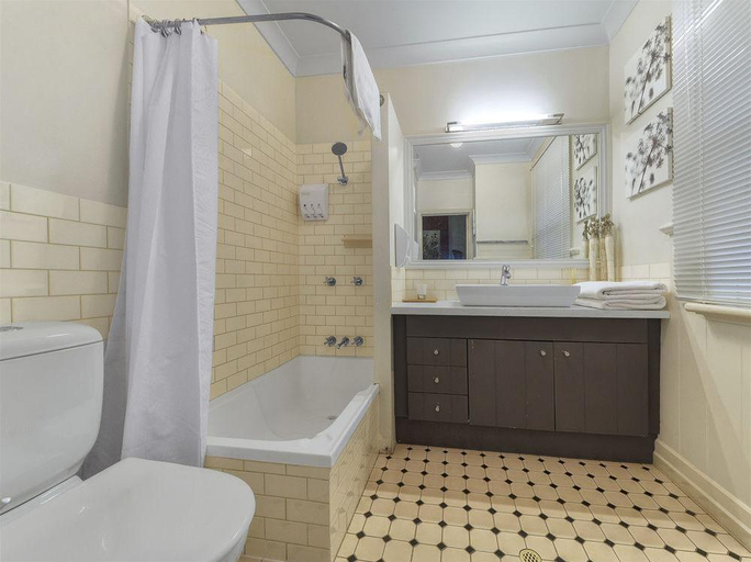 Bathroom, One Thornbury Boutique Bed and Breakfast, Spring Hill