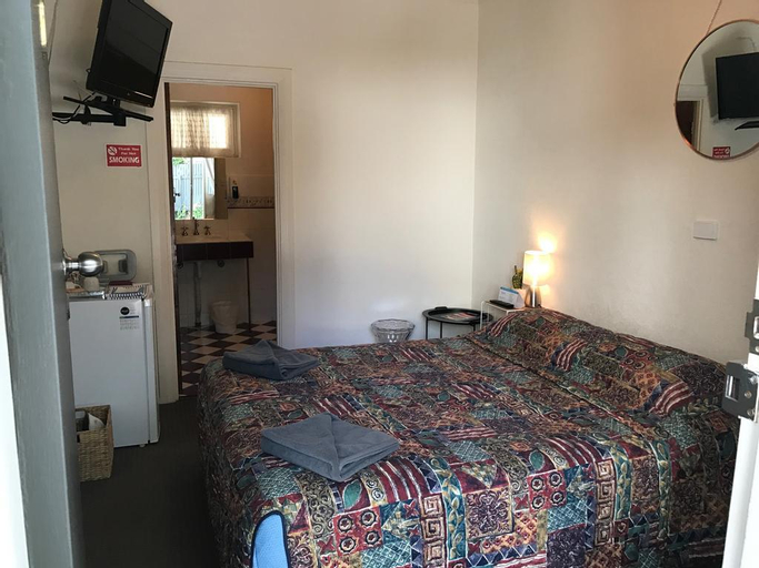 Bedroom 1, Hello Adelaide Motel and Apartments, Adelaide