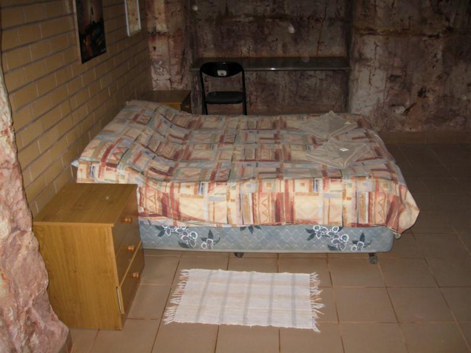 Bedroom 5, Radeka Downunder Underground Motel, Coober Pedy