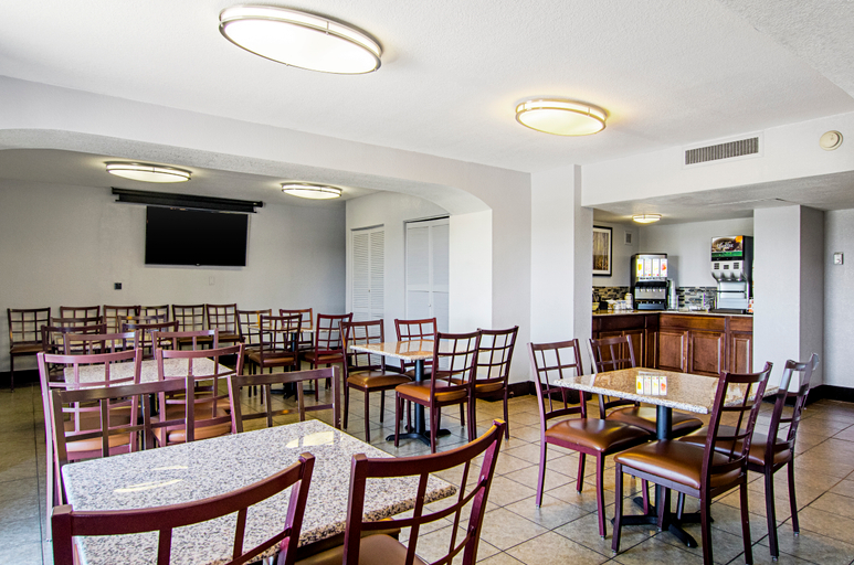Food & Drinks 3, Quality Inn & Suites Denver Stapleton, Denver