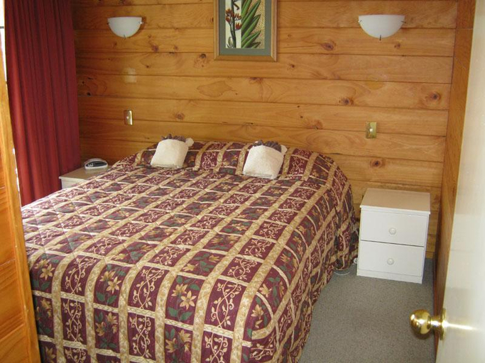 Bedroom, Cedarwood Lakeside - Motel & Conference Venue, Rot, Rotorua