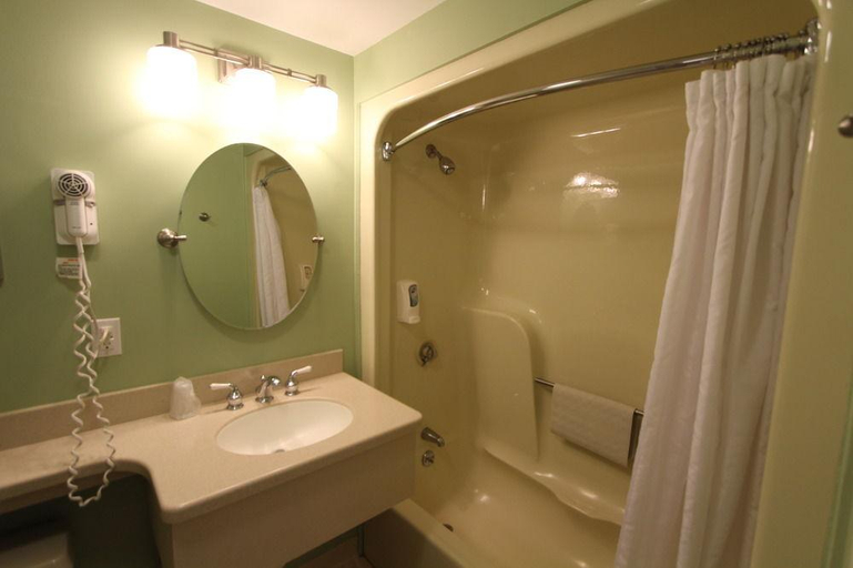 Bathroom 5, Holly Tree Resort, Barnstable