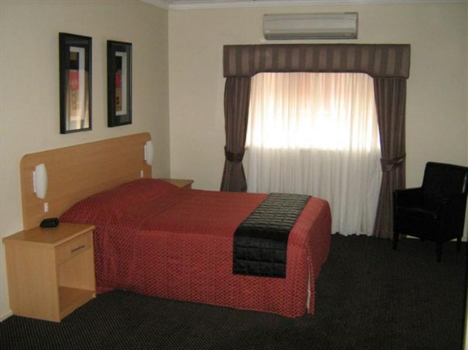 Bedroom 3, Cattlemans Country Motor Inn & Serviced Apartments, Dubbo - Pt A