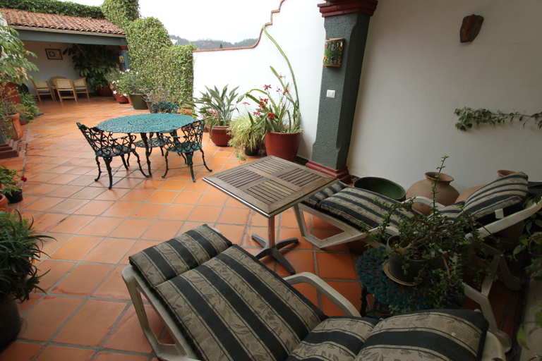 Public Area 3, La Casa de Maria, Del Centro