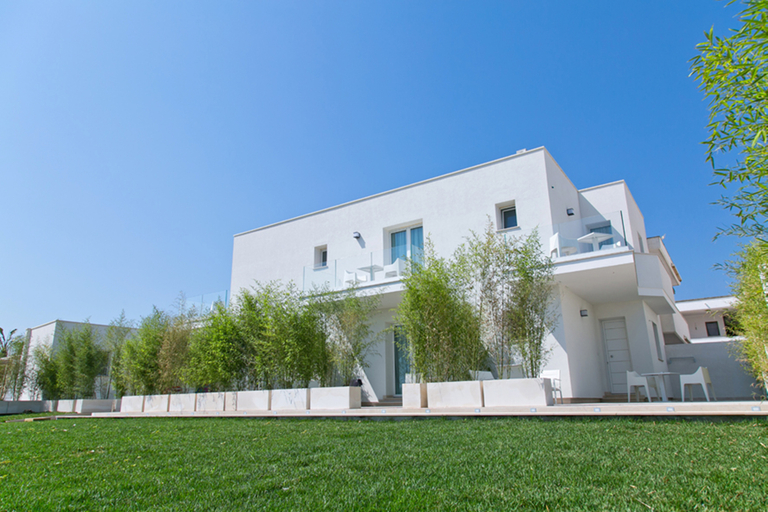 Exterior & Views