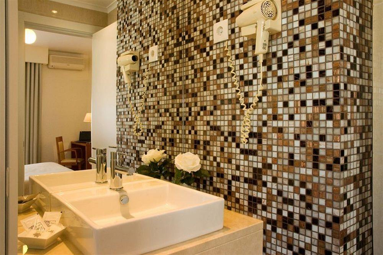 Bathroom 4, Lagoa Dos Pastorinhos, Ourém