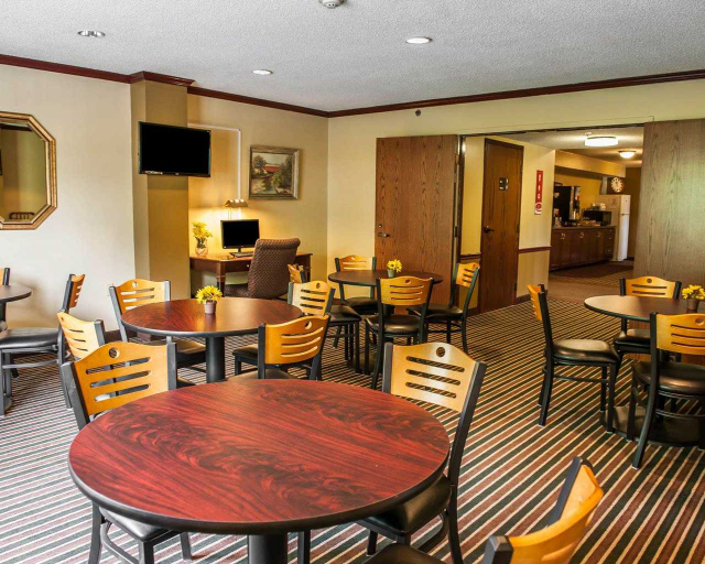 Others, Econo Lodge Rockville, Parke
