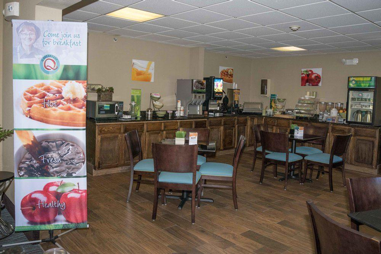 Food & Drinks 1, Quality Inn & Suites, Northampton