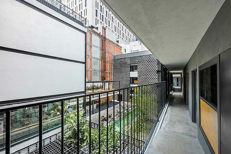 Exterior & Views