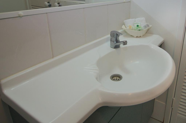 Bathroom 5, Blue Water Bay Villas, Gold Coast