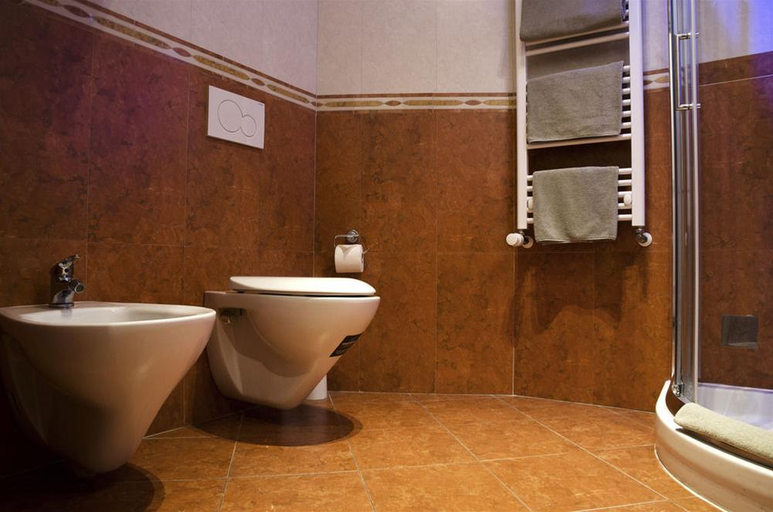 Bathroom 5, Dolce Vita Suites Hotel, Praha 1