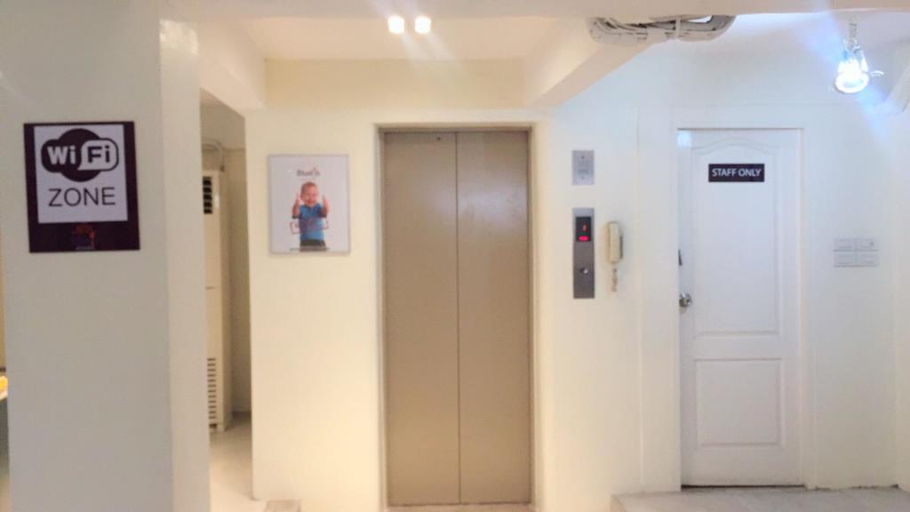 Public Area 5, Studio F Sukhumvit, Wattana