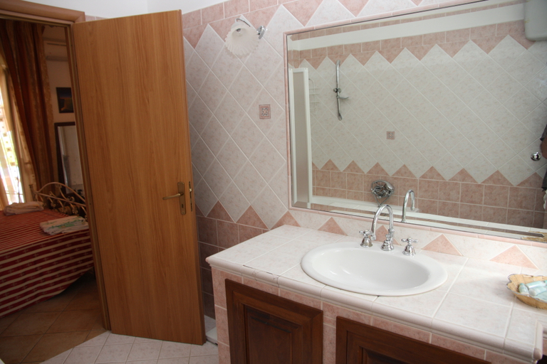 Bathroom 5, Villa Catalano, Cosenza