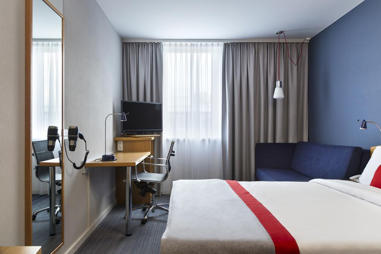 Bedroom 3, Hampton by Hilton Dortmund Phoenix See, Dortmund