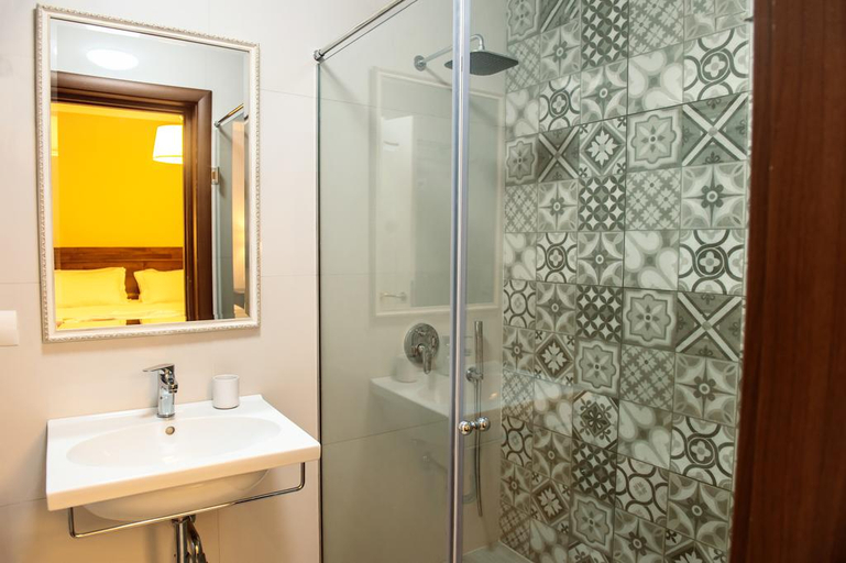 Bathroom 4, Hotel Vila Bregu, Tiranës