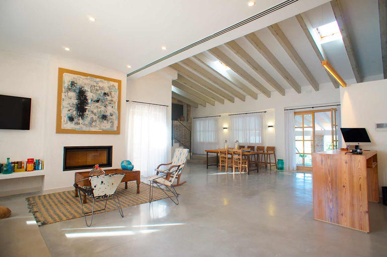 Public Area 4, Ca Na Nina, Baleares