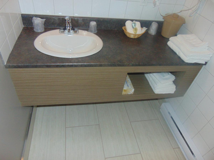 Bathroom 4, Ermitage Saint Antoine, Le Domaine-du-Roy