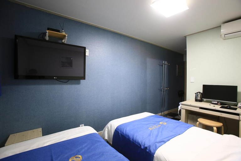 Bedroom 2, Peanut Hotel, Jongno