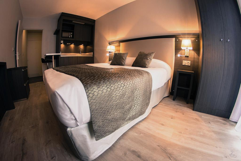 Bedroom 5, Sejours & Affaires Aix Mirabeau, Bouches-du-Rhône