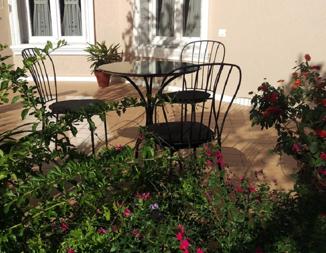 Others 5, Hotel Vila Bregu, Tiranës
