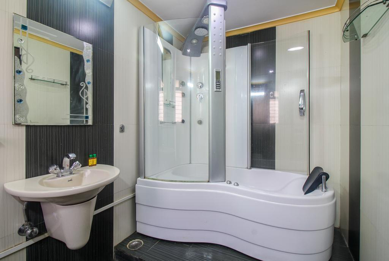 Bathroom 4, FabHotel Panchvati Residency Andheri West, Mumbai Suburban