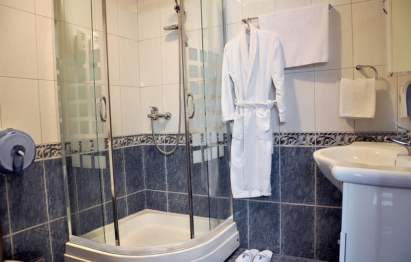 Bathroom 5, Hotel Prishtina, Priština