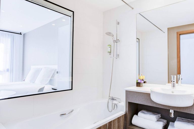 Bathroom 5, Spark by Hilton Lyon Park Saone, Rhône