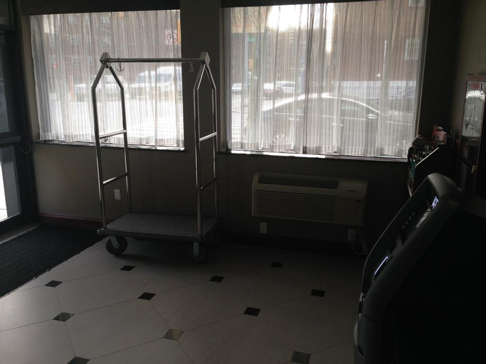 Bedroom 5, Rockaway Hotel Brooklyn, New York