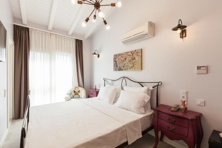 Bedroom 2, Alacaat Otel, Çeşme
