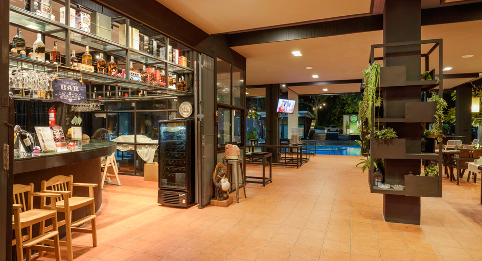 Food & Drinks 5, The Loft Seaside Sriracha, Si Racha