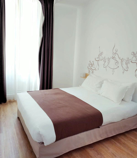 Bedroom 4, Korner Opera, Paris