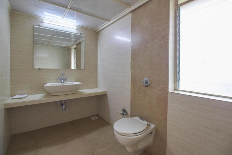 Bathroom, Hotel Yogi Broadway, Chembur, Mumbai Suburban