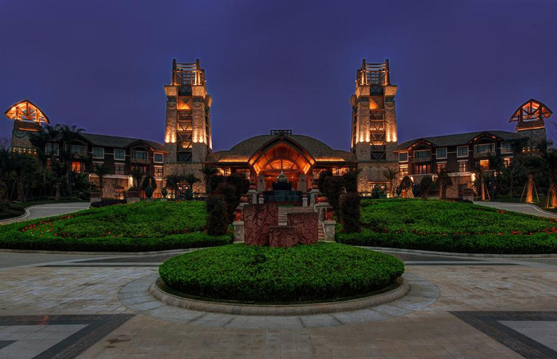 Exterior & Views