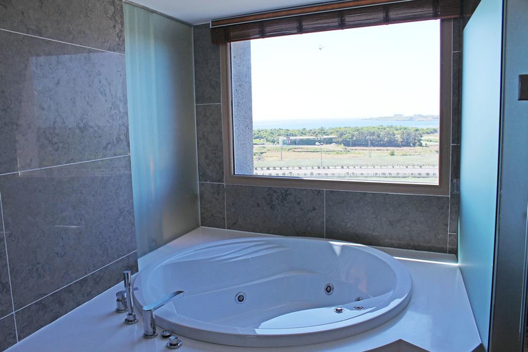 Bathroom 4, Ramada Encore Jeju Seongsan, Seogwipo