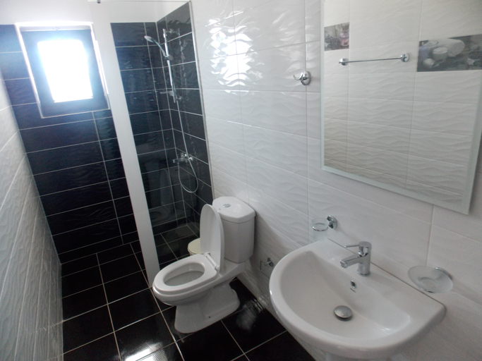 Bathroom 4, Hotel Kompleks Joni, Sarandës