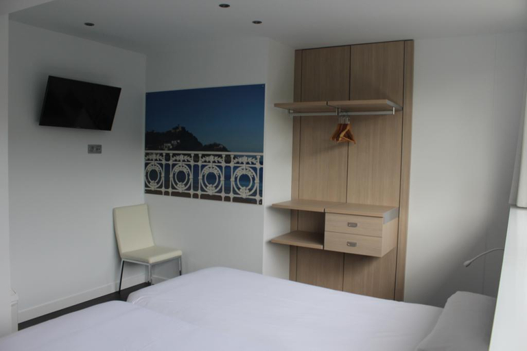 Bedroom 5, Pension Riberas del Urumea, Guipúzcoa