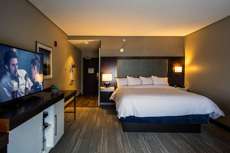 Bedroom 4, Hampton Inn & Suites Foxborough -Mansfield, Foxborough