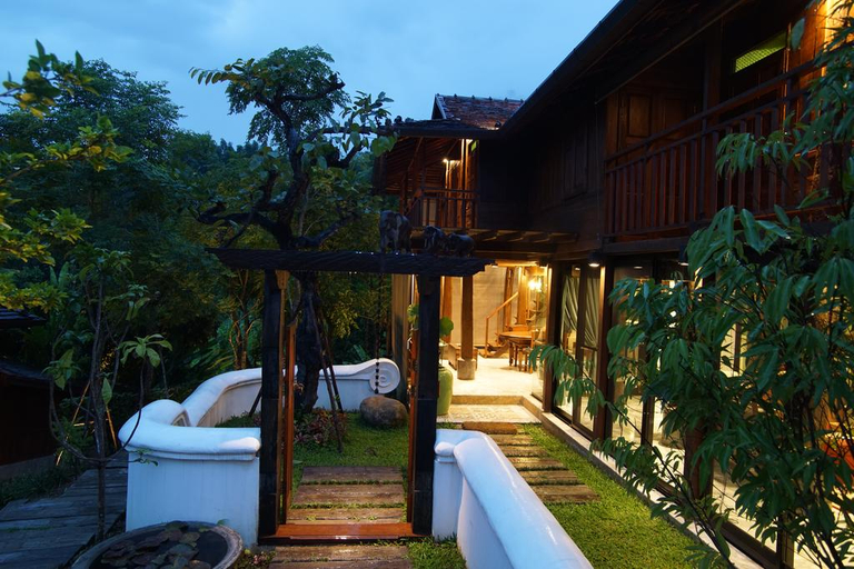 Exterior & Views 29