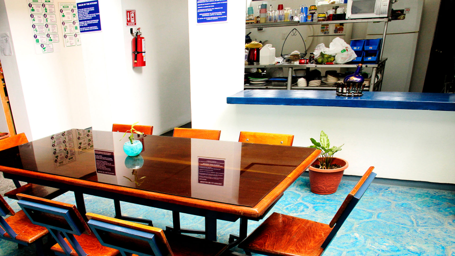 Others 5, Hostal Azul y Blanco, Dist. Pochutla