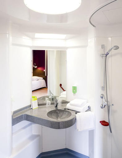 Bathroom 4, Domaine Lyon Saint Joseph, Rhône