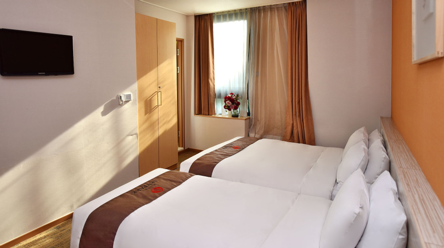 Bedroom 25