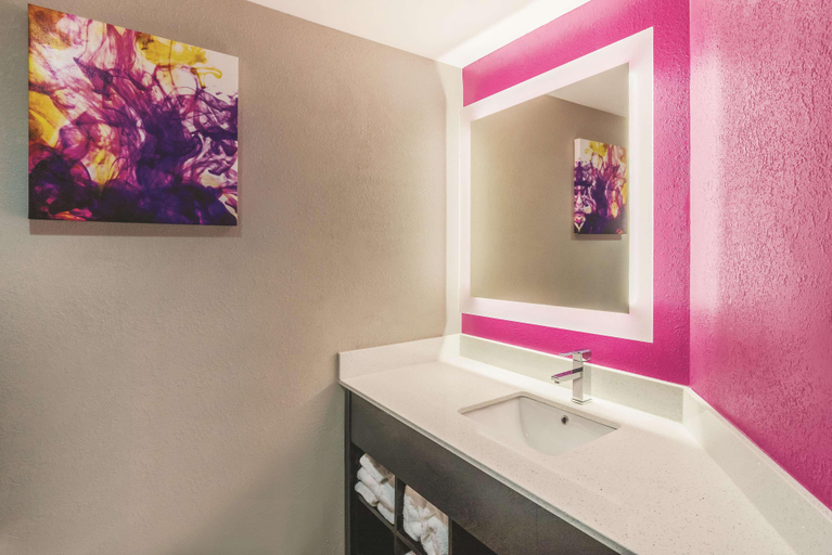 Bathroom, La Quinta Inn Suites Chattanooga Hamilton Place, Hamilton